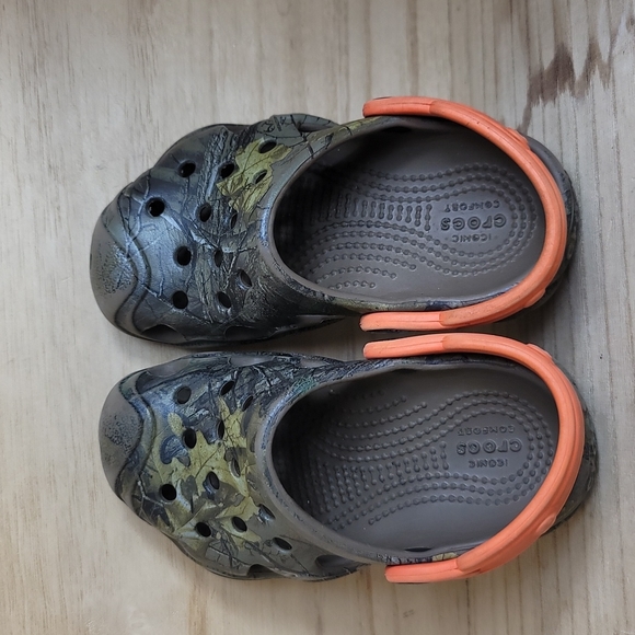 Crocs Baby Classic Khaki Camo Camouflage Clogs - Picture 7 of 8